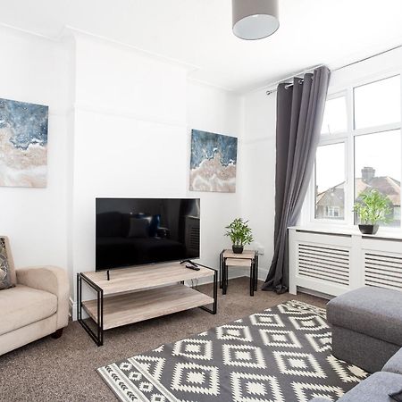 Large 4 Bed In Southend, Near Shops/Cafes/Beach! Apartment Exterior photo